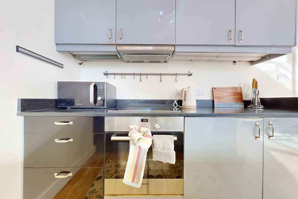 Charming And Bright Flat In Paddington! Londra