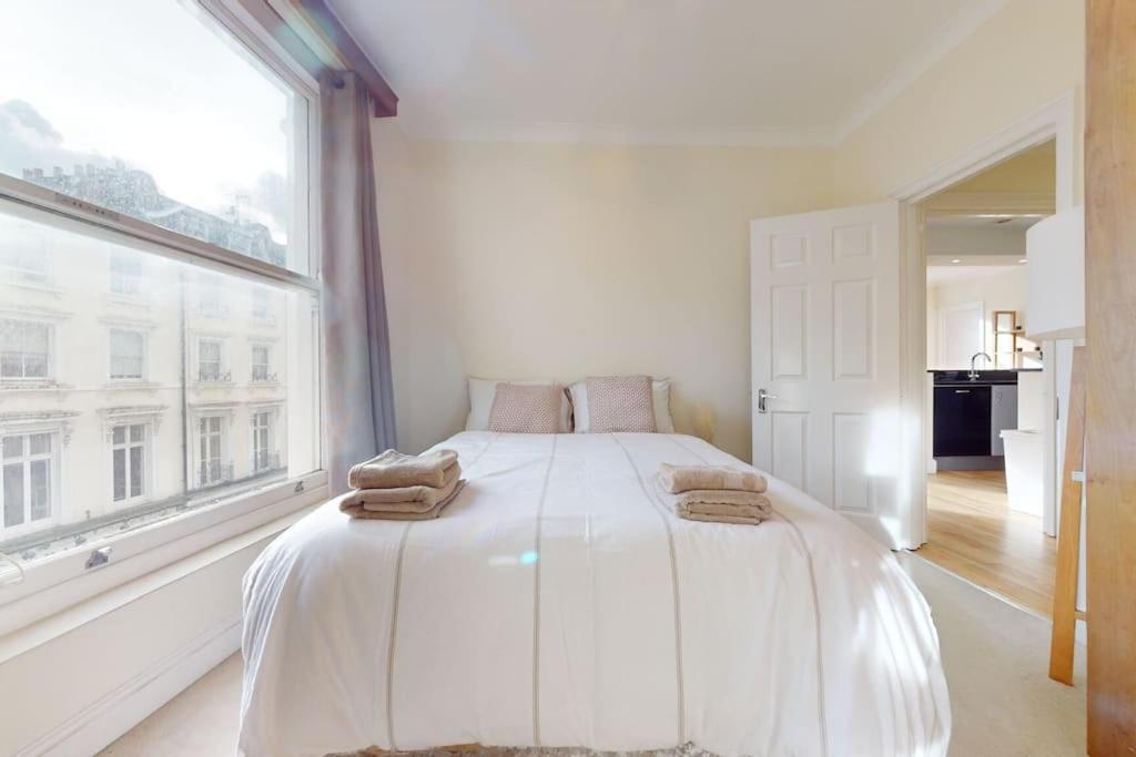 Charming And Bright Flat In Paddington! * Londra